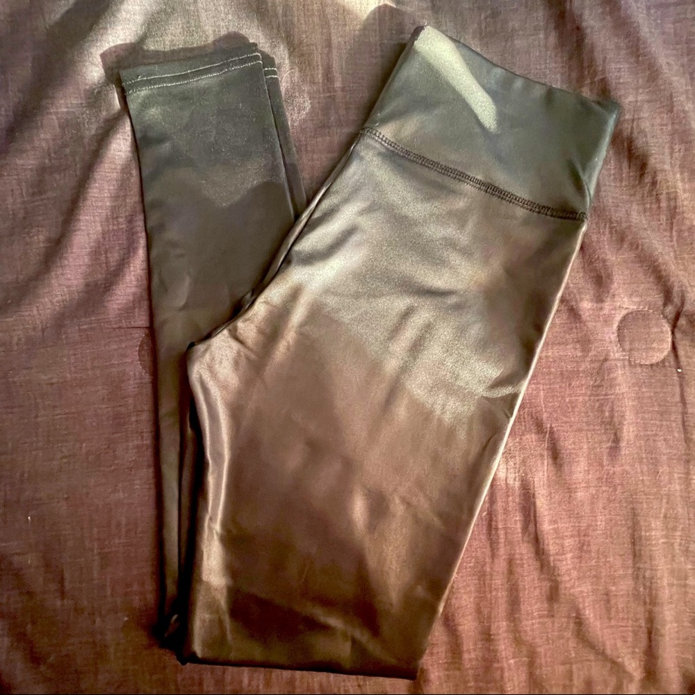 Women’s high waisted liquid leggings